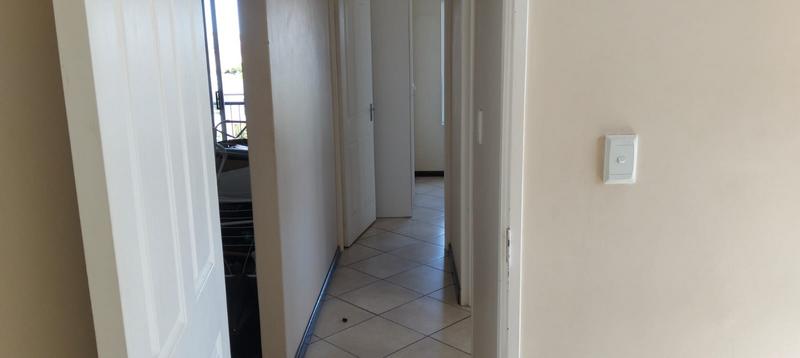 To Let 2 Bedroom Property for Rent in Buhrein Western Cape